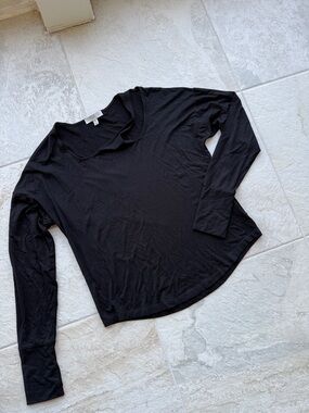 Allison Joy Black Long-Sleeve V-Neck Top